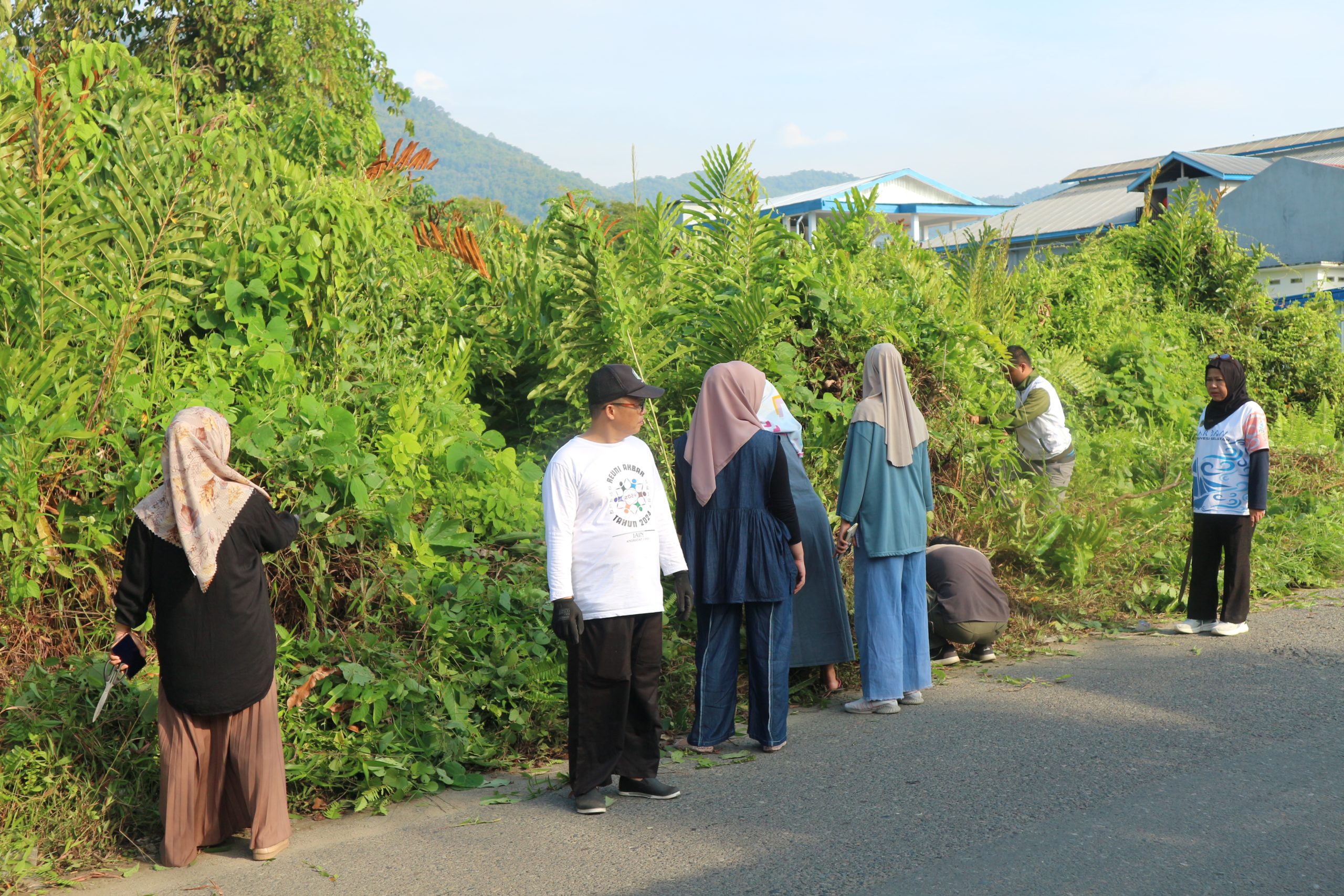 Dari Kampus untuk Lingkungan: Aksi Peduli FUAD UIN Palopo