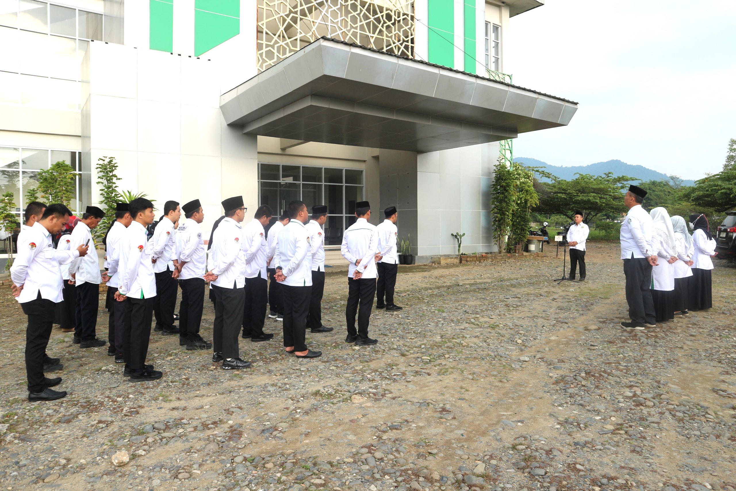Apel Pagi FUAD UIN Palopo: Dekan Tekankan Persiapan Akreditasi dan Jaga Kekompakan